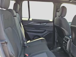 Jeep Grand Cherokee Laredo 4x2 2026 — side view