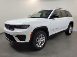 Jeep Grand Cherokee Laredo 4x2 2026 — side view