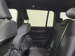 Jeep Grand Cherokee Laredo 4x2 2026 — side view
