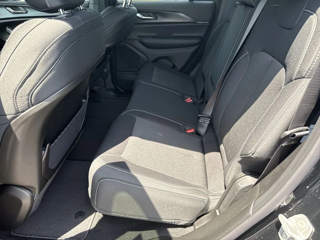 Jeep Grand Cherokee Laredo X 4x2 2026 — side view