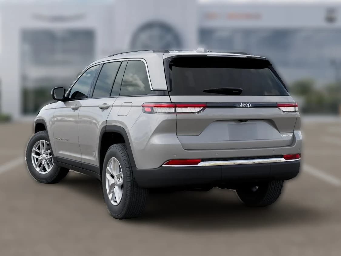Jeep Grand Cherokee Laredo X 4x2 2026 — side view