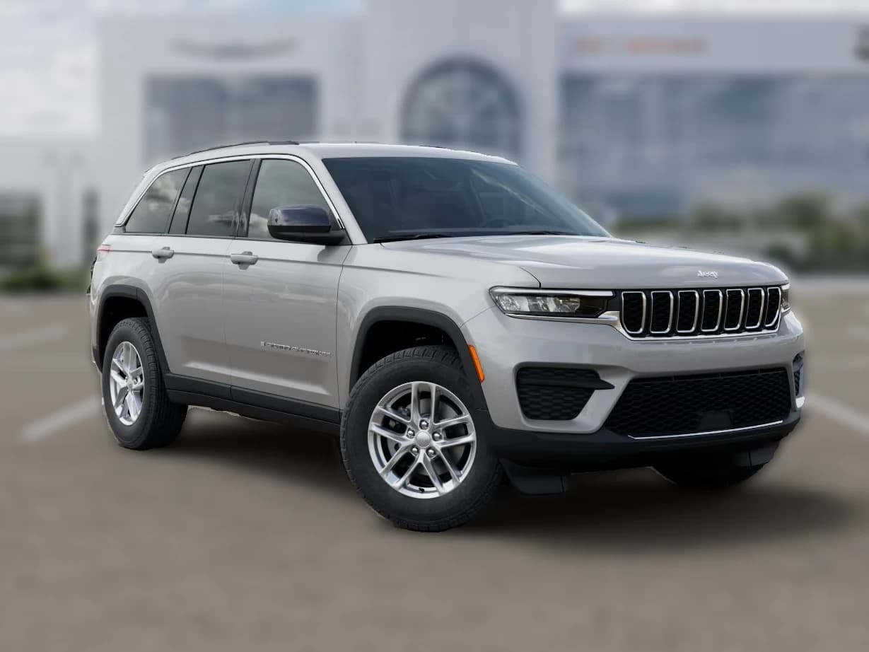 Jeep Grand Cherokee Laredo X 4x2 2026 — side view