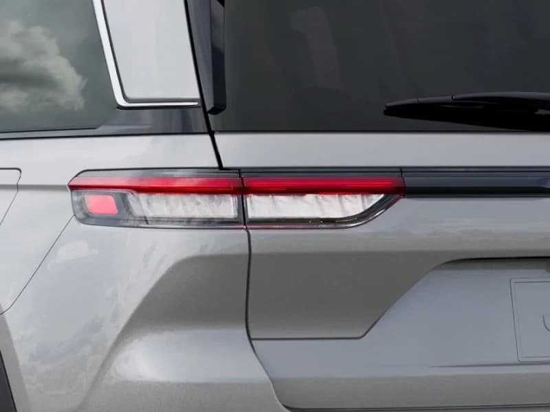 Jeep Grand Cherokee Laredo X 4x2 2026 — side view