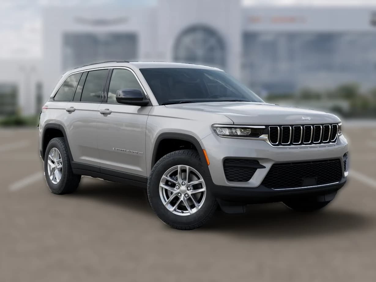 Jeep Grand Cherokee Laredo X 4x2 2026 — side view