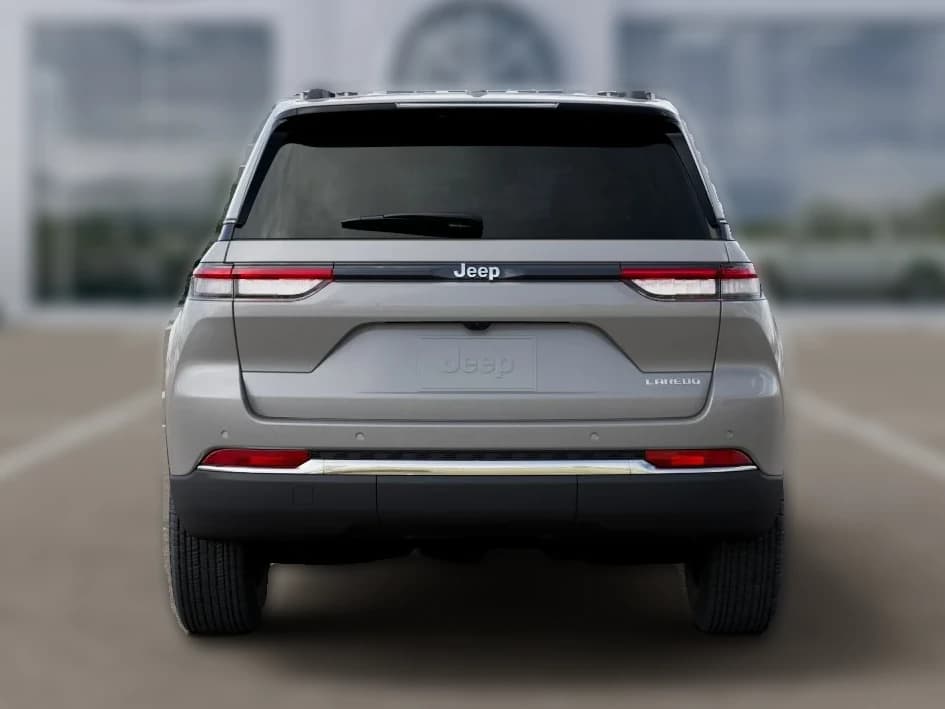 Jeep Grand Cherokee Laredo X 4x2 2026 — side view