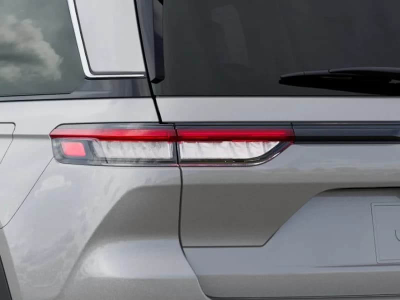 Jeep Grand Cherokee Laredo X 4x2 2026 — side view