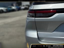 Jeep Grand Cherokee Laredo 4x2 2026 — side view