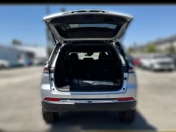 Jeep Grand Cherokee Laredo 4x2 2026 — side view