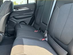 Jeep Grand Cherokee Laredo 4x2 2026 — side view