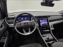 Jeep Grand Cherokee Laredo 4x2 2026 — side view