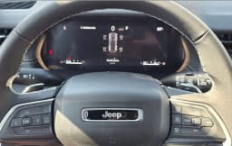 Jeep Grand Cherokee Laredo 4x2 2026 — side view