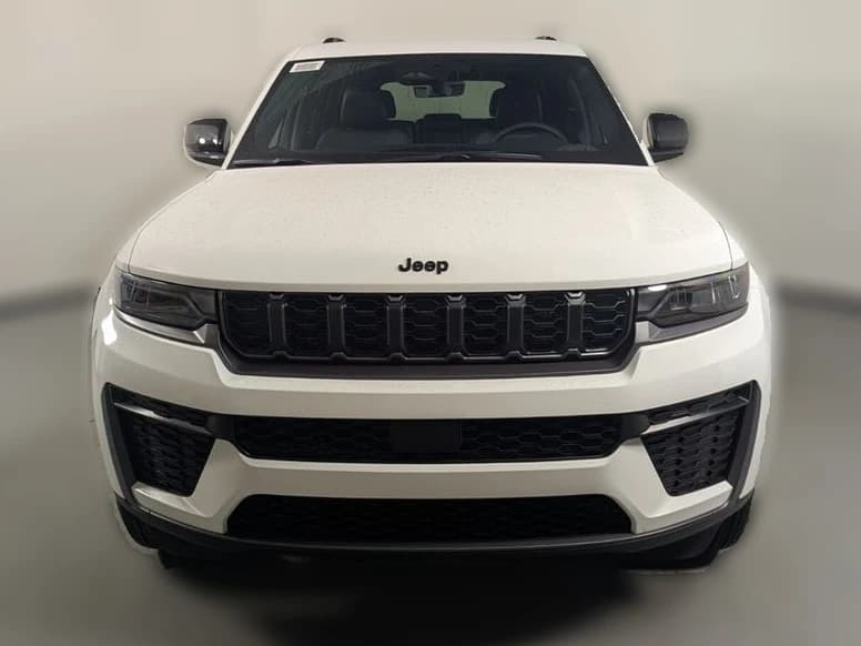 Jeep Grand Cherokee Laredo Altitude 4x2 2026 — side view