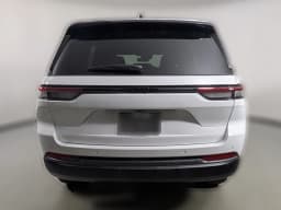 Jeep Grand Cherokee Laredo Altitude 4x2 2026 — side view