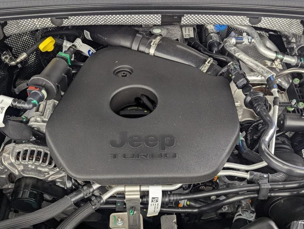 Jeep Grand Cherokee Laredo Altitude 4x2 2026 — side view