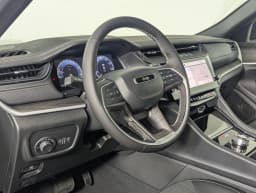 Jeep Grand Cherokee Laredo Altitude 4x2 2026 — side view
