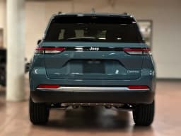 Jeep Grand Cherokee Limited 4x2 2026 — side view