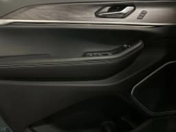 Jeep Grand Cherokee Limited 4x2 2026 — side view