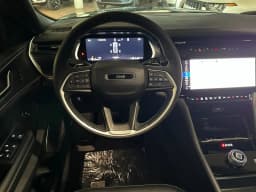 Jeep Grand Cherokee Limited 4x2 2026 — side view