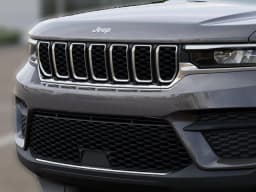 Jeep Grand Cherokee Laredo X 4x4 2026 — side view