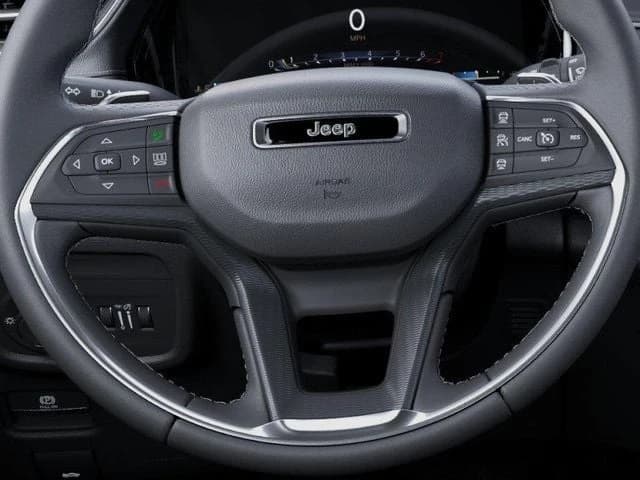 Jeep Grand Cherokee Laredo X 4x4 2026 — side view