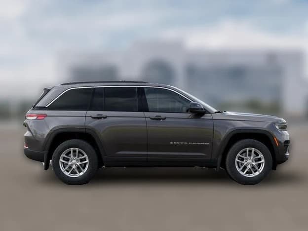 Jeep Grand Cherokee Laredo X 4x4 2026 — side view