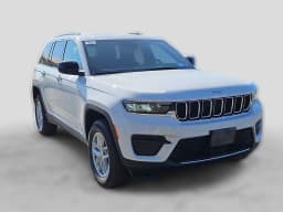 Jeep Grand Cherokee Laredo X 4x4 2026 — side view