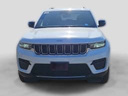 Jeep Grand Cherokee Laredo X 4x4 2026 — side view