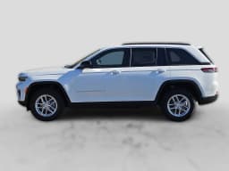 Jeep Grand Cherokee Laredo X 4x4 2026 — side view