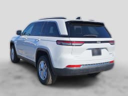 Jeep Grand Cherokee Laredo X 4x4 2026 — side view