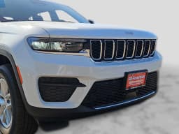 Jeep Grand Cherokee Laredo X 4x4 2026 — side view