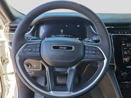 Jeep Grand Cherokee Laredo X 4x4 2026 — side view