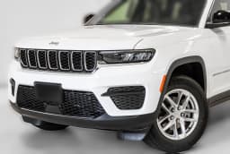 Jeep Grand Cherokee Laredo 4x4 2026 — side view