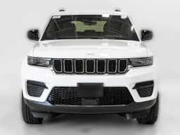 Jeep Grand Cherokee Laredo 4x4 2026 — side view