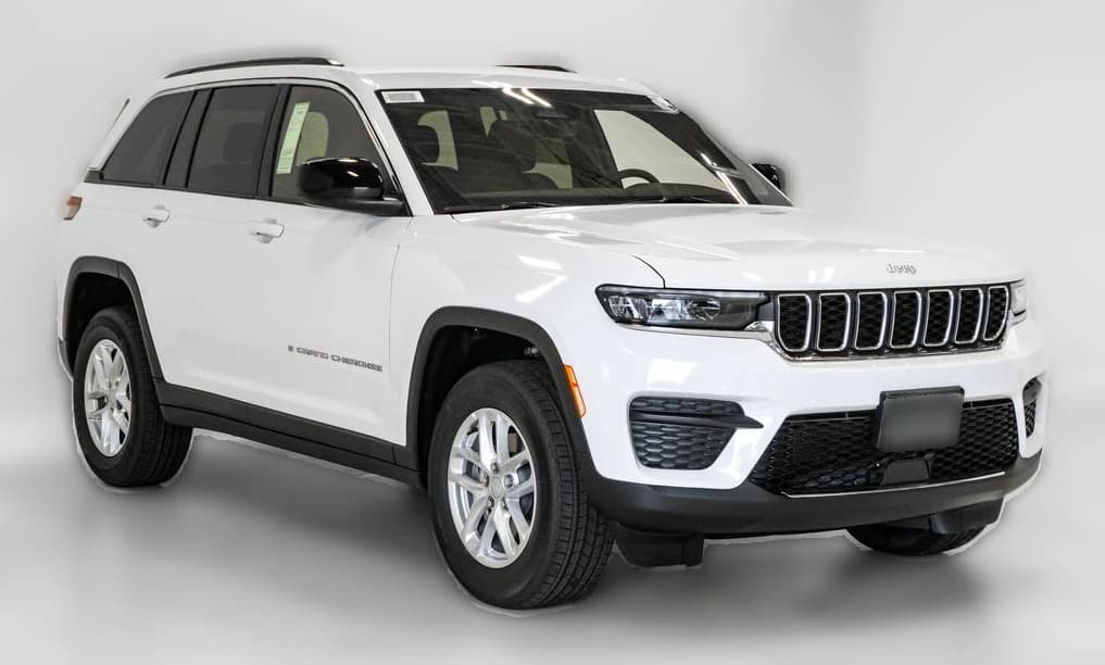 Jeep Grand Cherokee Laredo 4x4 2026 — side view