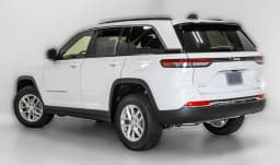 Jeep Grand Cherokee Laredo 4x4 2026 — side view