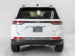 Jeep Grand Cherokee Laredo 4x4 2026 — side view