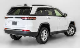 Jeep Grand Cherokee Laredo 4x4 2026 — side view