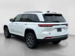 Jeep Grand Cherokee Laredo X 4x4 2027 — side view