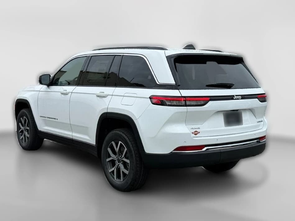 Jeep Grand Cherokee Laredo X 4x4 2027 — side view