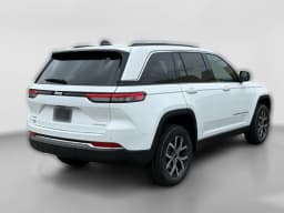 Jeep Grand Cherokee Laredo X 4x4 2027 — side view