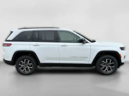 Jeep Grand Cherokee Laredo X 4x4 2027 — side view