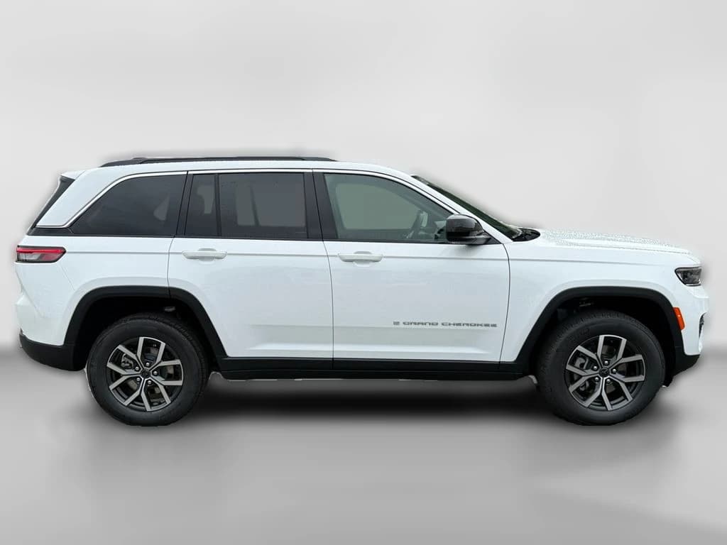 Jeep Grand Cherokee Laredo X 4x4 2027 — side view