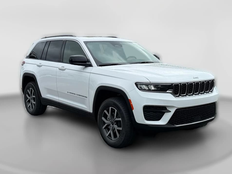 Jeep Grand Cherokee Laredo X 4x4 2027 — side view