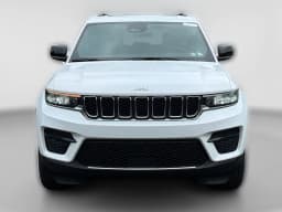 Jeep Grand Cherokee Laredo X 4x4 2027 — side view