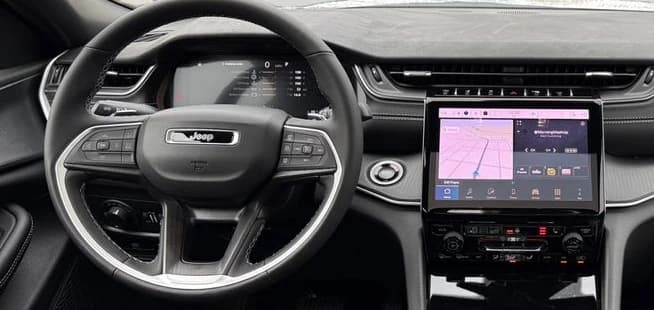 Jeep Grand Cherokee Laredo X 4x4 2027 — side view