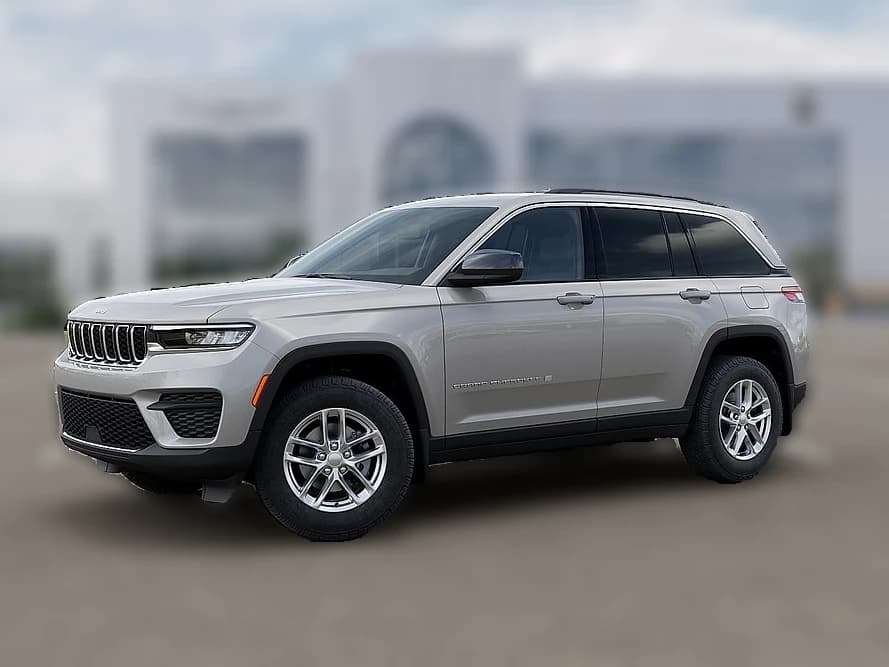 Jeep Grand Cherokee Laredo 4x4 2026 — side view