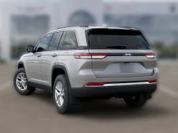 Jeep Grand Cherokee Laredo 4x4 2026 — side view