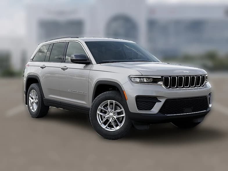 Jeep Grand Cherokee Laredo 4x4 2026 — side view