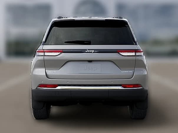 Jeep Grand Cherokee Laredo 4x4 2026 — side view