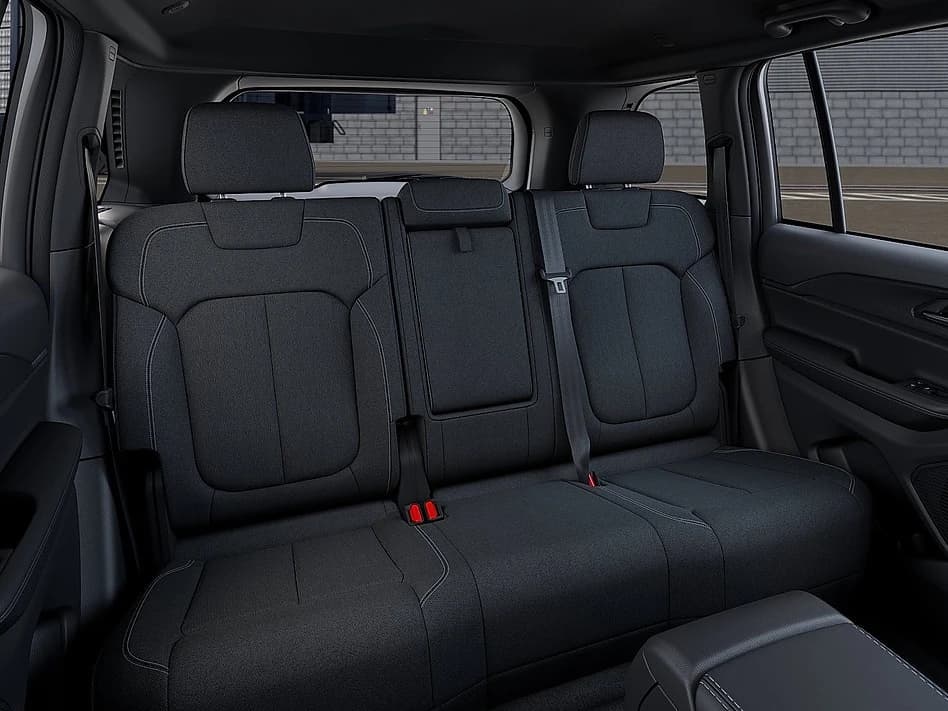 Jeep Grand Cherokee Laredo 4x4 2026 — side view